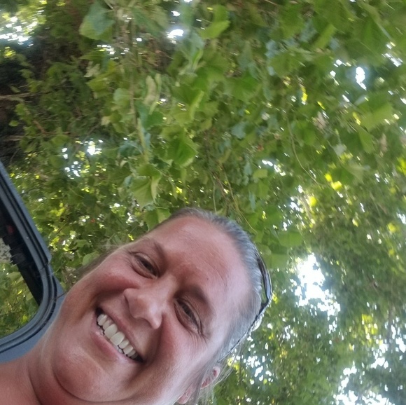 Meet your Posher, Debra - Picture 1 of 1